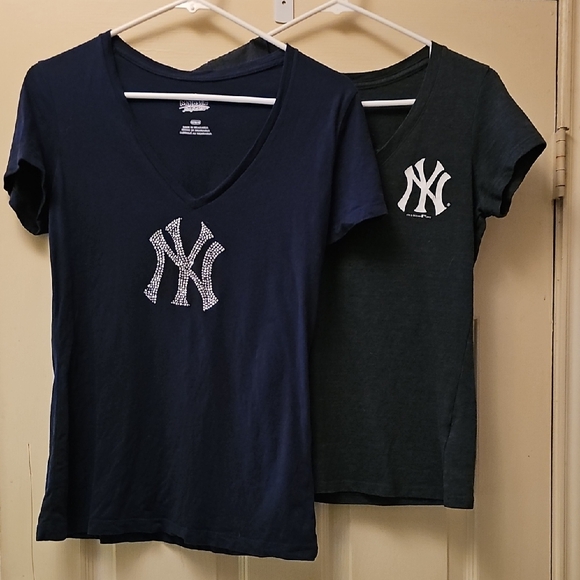 Majestic Tops - New York Yankees Majestic Black Logo Tee Set Of 2